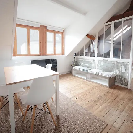 T4 Hyper Centre D' Апартаменты *